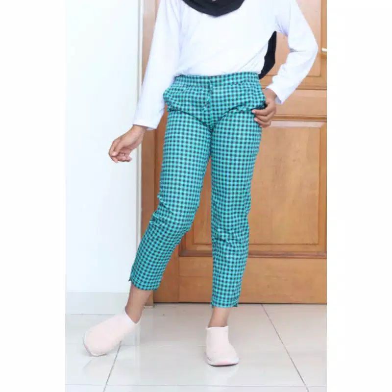 BAGGY PANTS KOTAK ANAK(8--9 THN