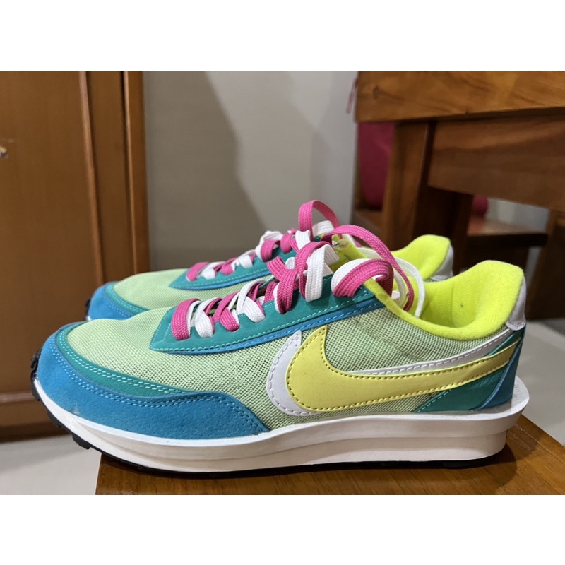sepatu nike sacai