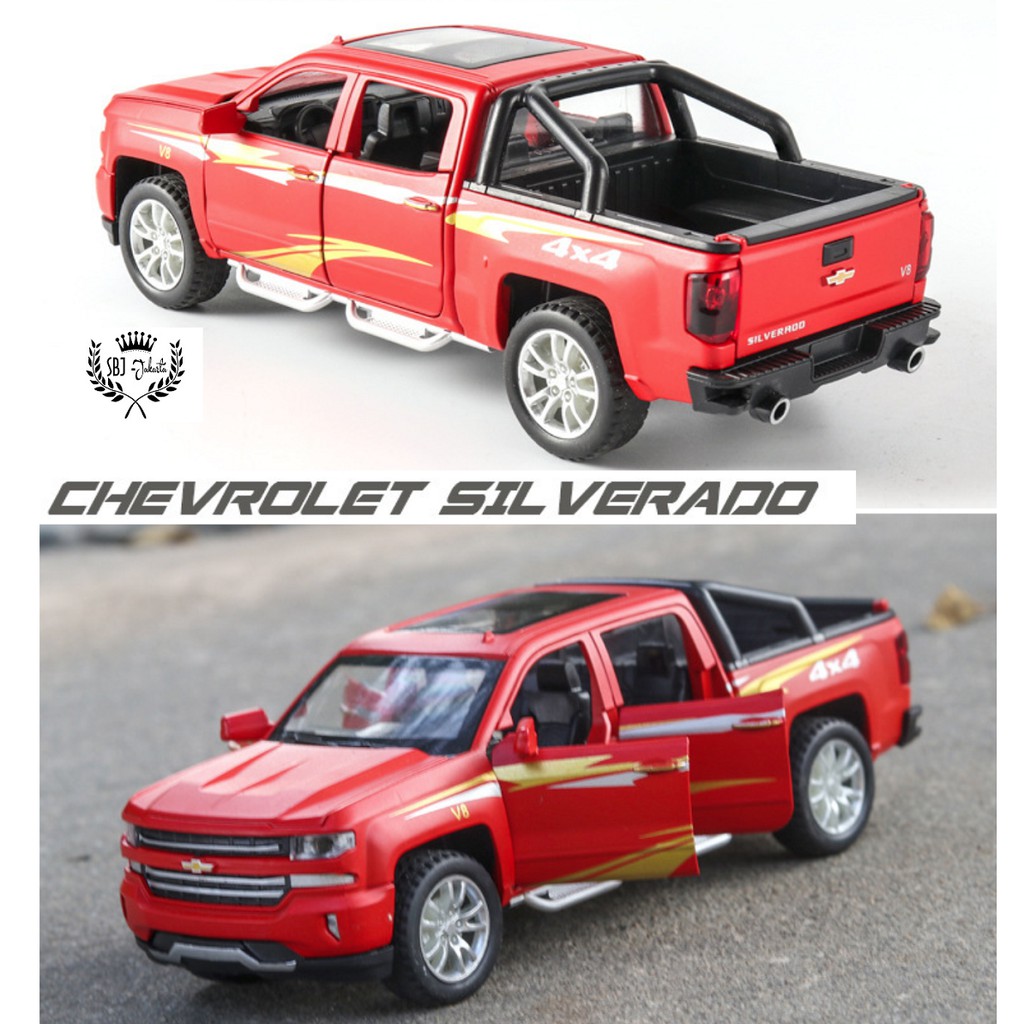 Diecast mobil Chevrolet Silverado 4x4 Metal Series Skala 1:32 Miniatur Mobil Koleksi Pajangan