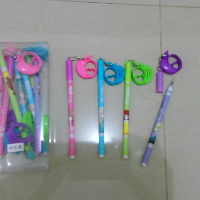 

Pulpen Tinta Gel Motif Girl gantungan Aple