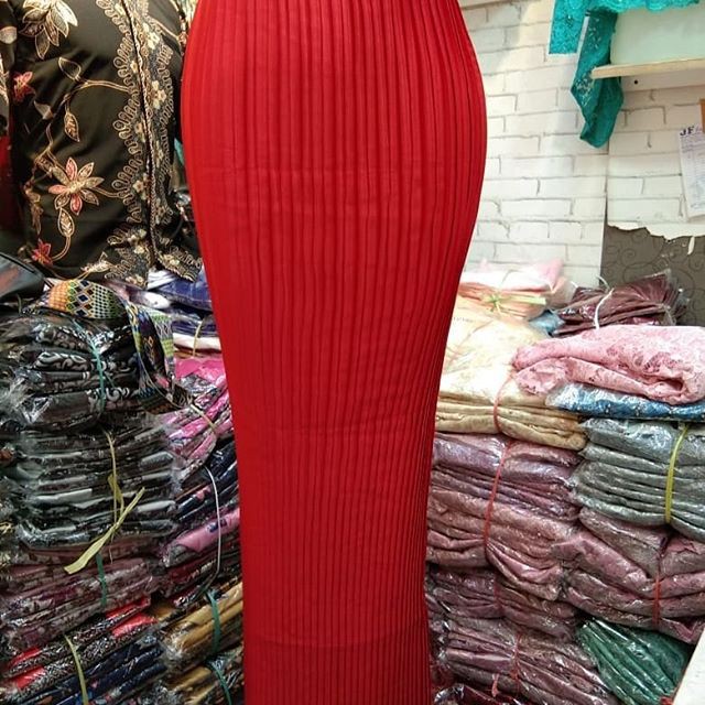 Rok Prisket Polos Warna Merah / Rok Batik