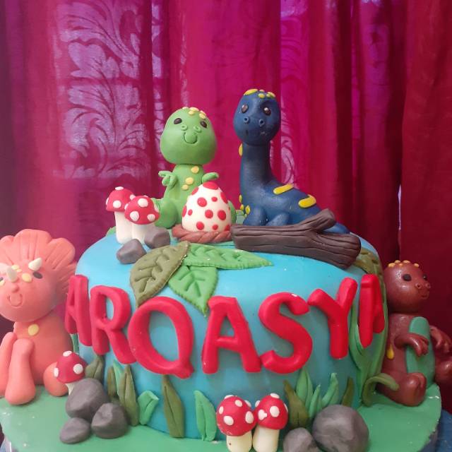 

Birthday cake dino