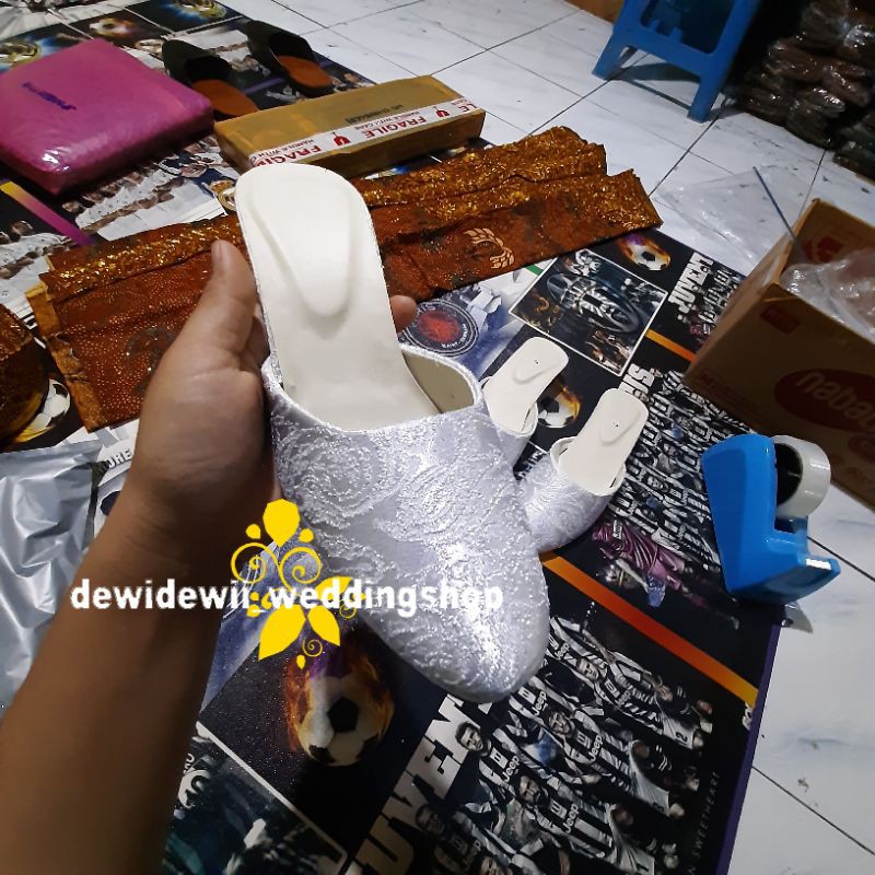 Selop Pengantin (Sepasang Cewek + Cowok), Bahan Jaguar