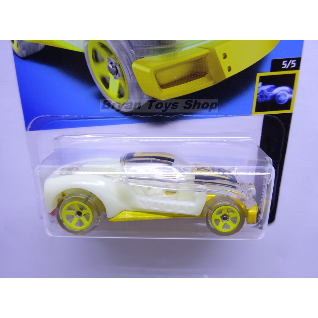 Hot Wheels Lightnin Bug Kuning - Mobil Balap Glow In The Dark