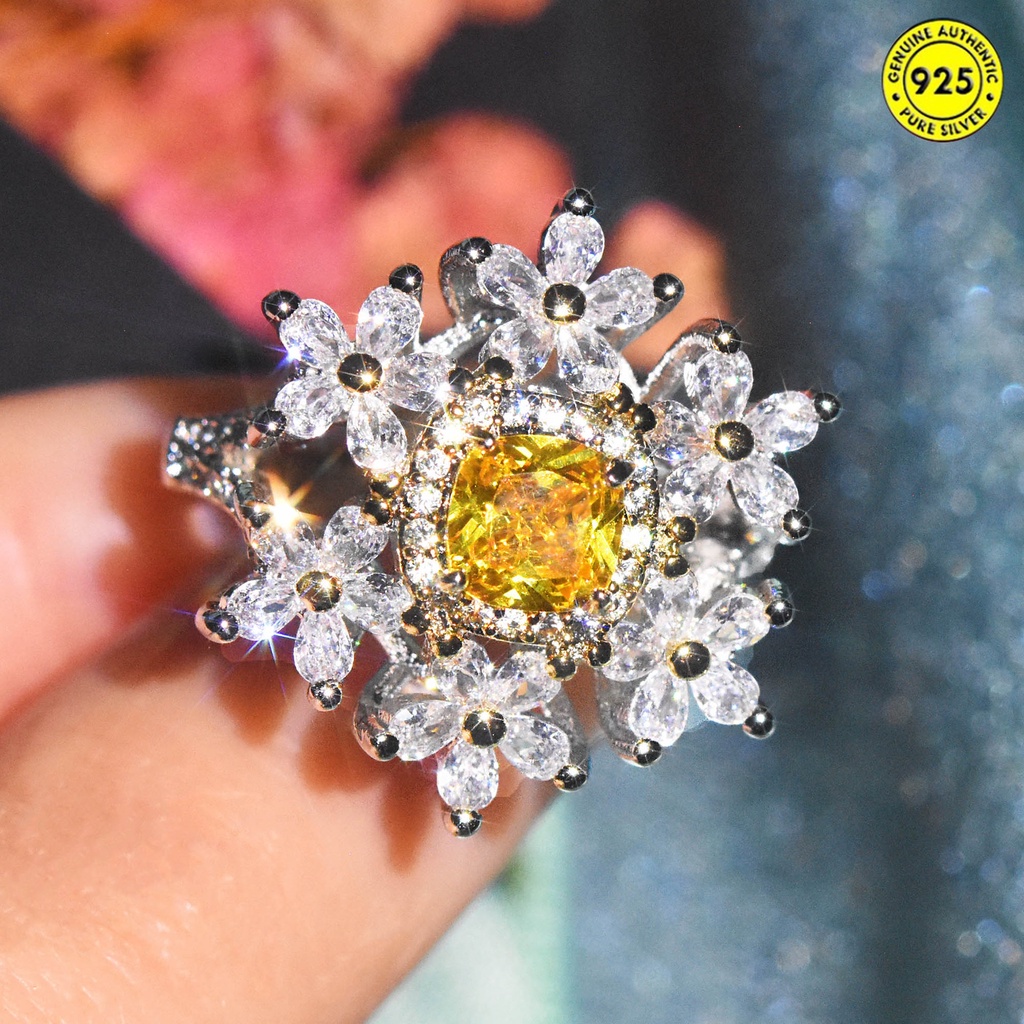 Cincin Desain Bunga Aksen Berlian Warna Kuning