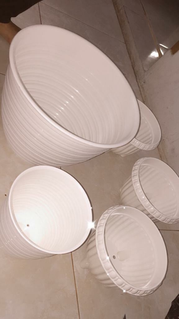 Pot Tawon 30 Cm Putih Untuk Bunga Tanaman