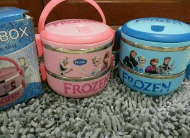 Rantang plastik 2 Susun Frozen dan Hello Kitty