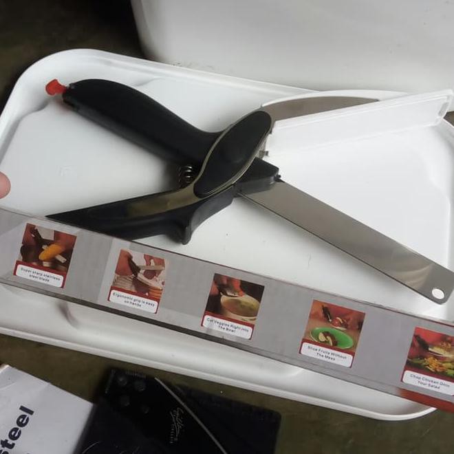 

PROMO NATAL PISAU BENTUK GUNTING / CLEVER CUTTER - HITAM KODE 917