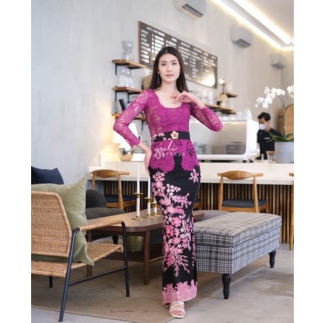 Set Kebaya Bali Semi Italy Mawar dengan Rok Mermaid/Duyung