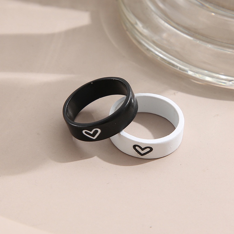 2pcs / Set Cincin Pasangan Warna Kontras Hitam Dan Putih Untuk Wanita