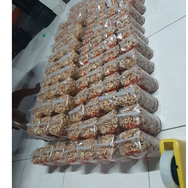 KACANG METE / MEDE belah 2 matang 1kg , mete TERMURAH