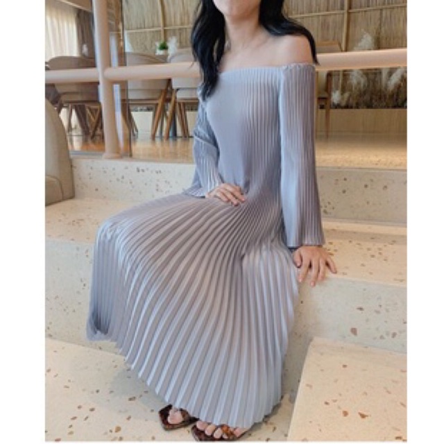 preloved Claude official dress in blue size S-M