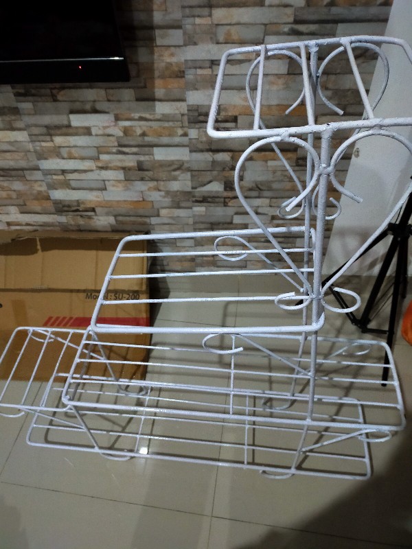 Rak Bunga Susun Besi Tanaman Hias Minimalis Bertingkat 5 Susun Model Standing Love