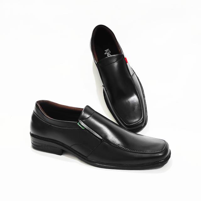 Sepatu pantofel pria kickers