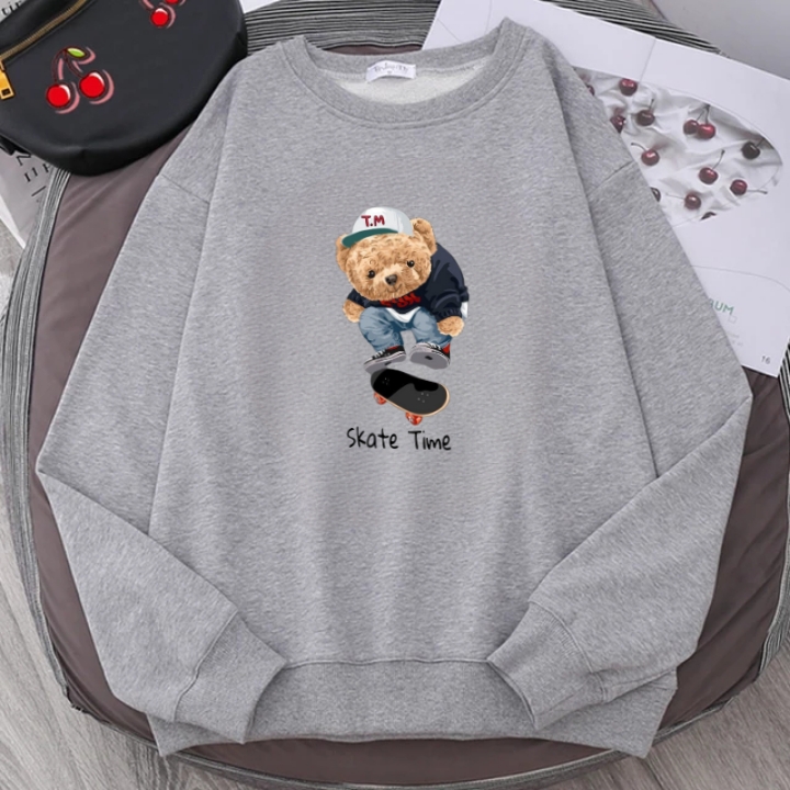 Basic Sweater Dewasa Teddy Bear Skate Time Bahan Fleece Tebal Halus