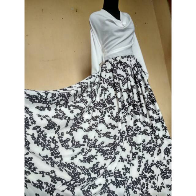 Kain wolfis 3m putih motif bunga hitam