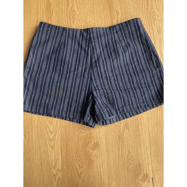 celana pendek wanita bahan denim motif salur size 29 second preloved
