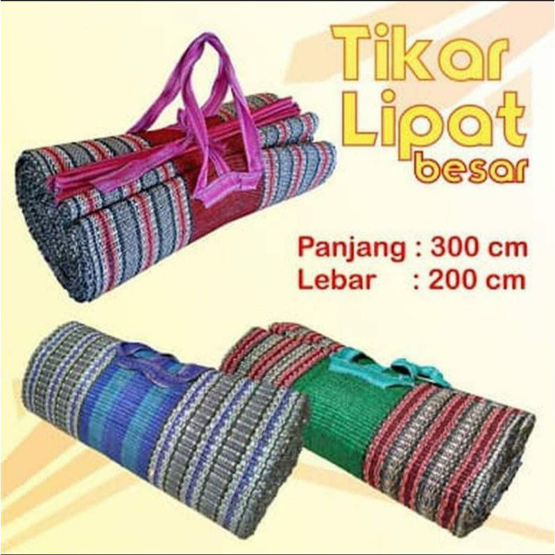 tikar hajat 2mx3m tikar hajatan 200 x 300 tikat kurang lebih karna ini bikinan pengrajin bukan pabrik jadi harap memaklumi klo ada ke selisih untuk UK nya lipat jumbo