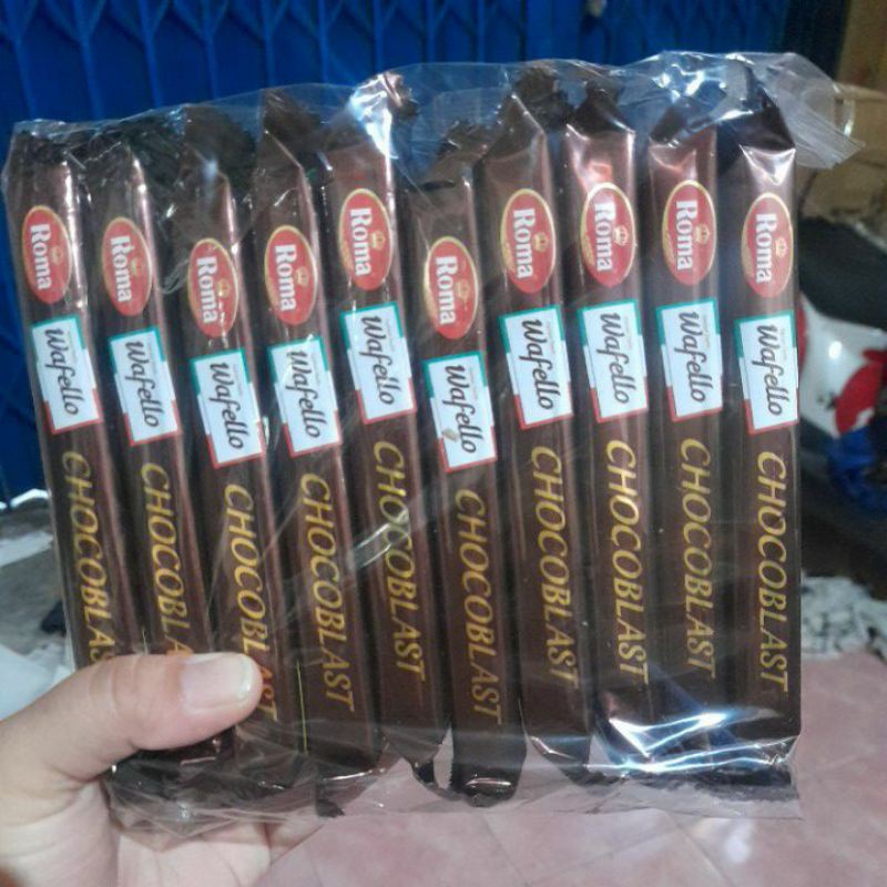 Roma Wafello Coklat Choco Blast  isi 10 pcs