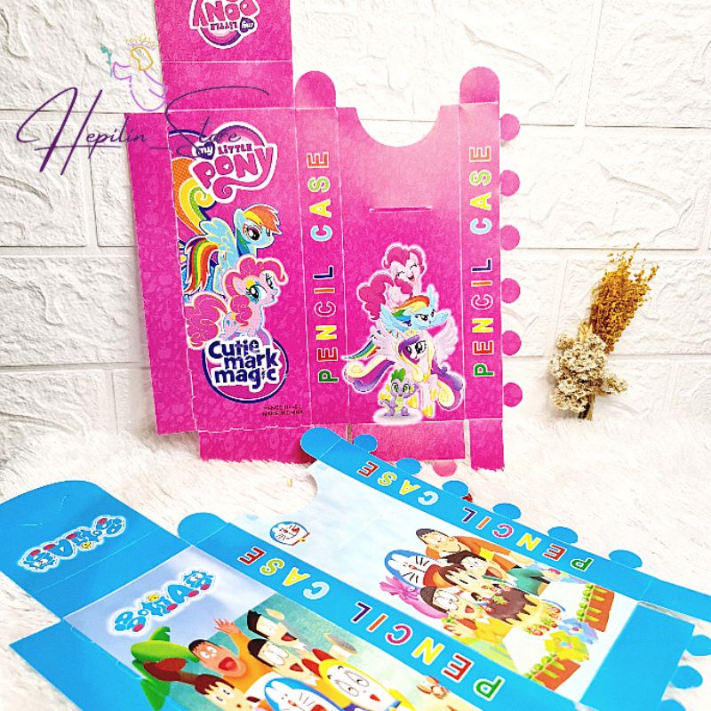 

Pensil Case Lipat / Kotak Pensil DIY My Little Pony , Tsum Tsum , Cars , dll / Tempat Pensil Lipat / Souvenir Ulang tahun