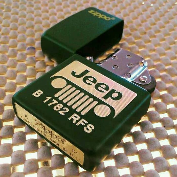 KOREK API ZIPPO MATTE GRAFIR JEEP ( BISA GRAFIR NAMA DAN LOGO LAIN ) barang bagus