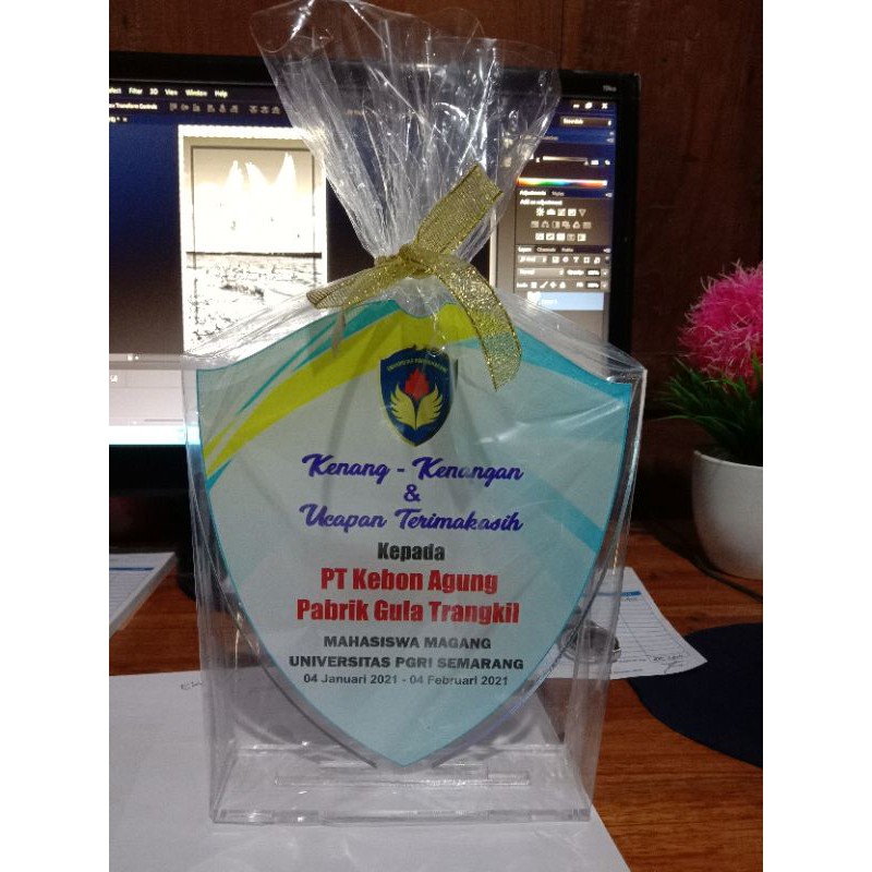 

plakat akrilik ukuran 15*18 cm 5mm