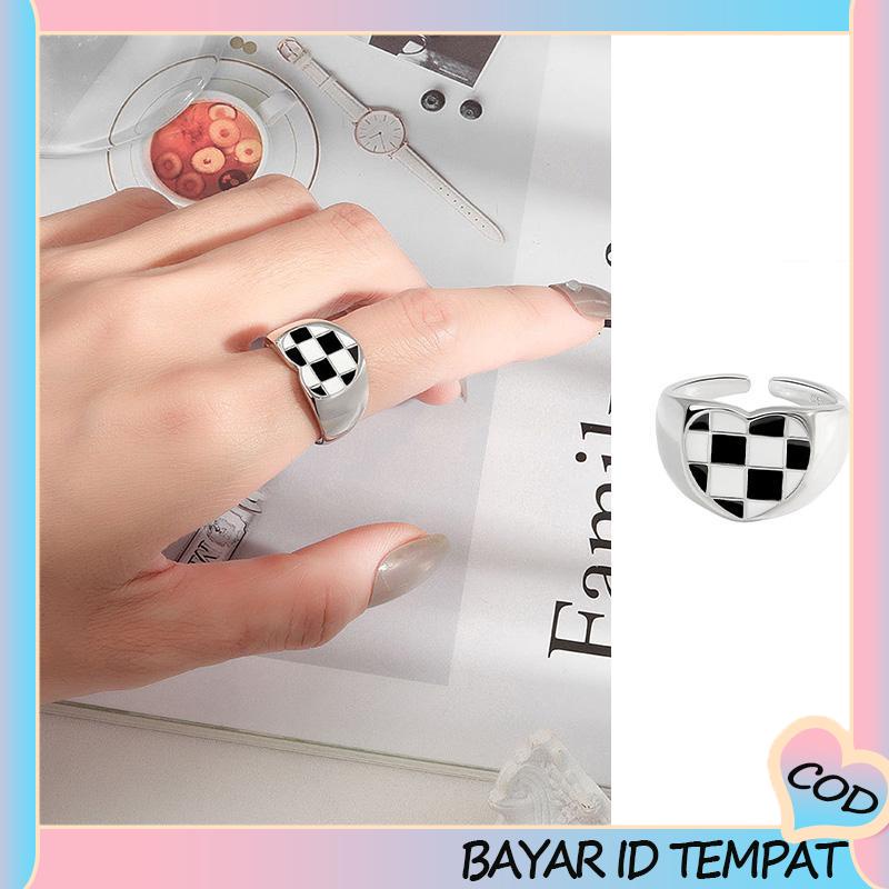 COD❤️ Cincin Kotak-kotak Geometris Cinta Hitam Dan Putih Cincin Fashion Wanita-A.one