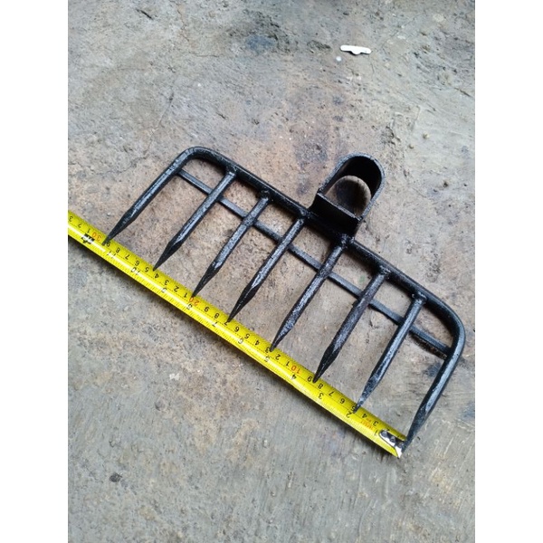 garbu cangkul sampah gigi 8  / garuk pembersih sampah 8 besi cor cangkul kotoran