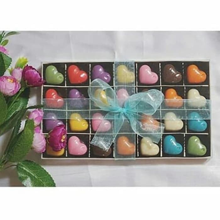 

coklat praline BENTUK LOVE kotak sekat 4x7 (28 pcs)