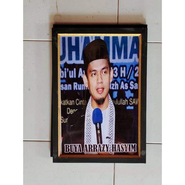 Hiasan dinding poster Buya arrazy hasyim plus bingkai ukuran 53x35