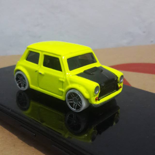 hot wheels custom morris mini mr bean