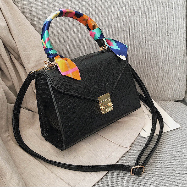 JK 1KG MUAT 2PCS TAS 685 SELEMPANG IMPORT MOTIF SNAKE FREE SYAL