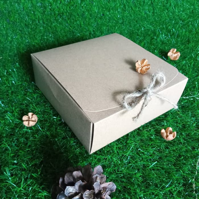 

READY STOCK GIFT BOX KOTAK KADO SOUVENIR HADIAH UKURAN 14 X 14 X 5cm PLUS TALI