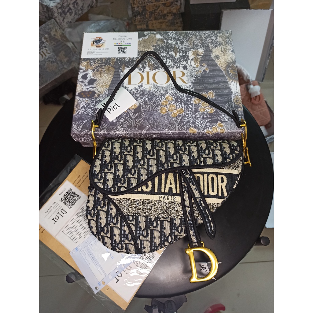 Tas Selempang Wanita Christian Dior Saddle Bag Oblique Full Kanvas Magnet Embroidery Mirror 1 : 1 Free Box Bill Sertifikat Nomor Seri Barcode Terbaru 2022 Import Branded Kekinian Viral Premium Ori Original Cina Batam Murah Cod Slingbag Top  Handle Bag