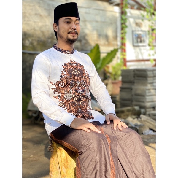 Kemeja koko MOC putih / Hem Pria