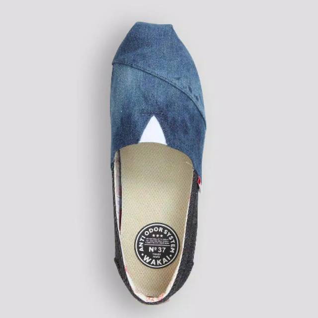Sepatu wakai atsui