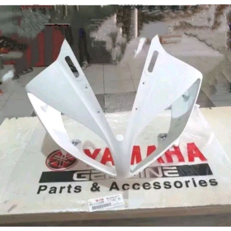 BATOK DEPAN COVER LAMPU  R15 V2 PUTIH  ORIGINAL YGP