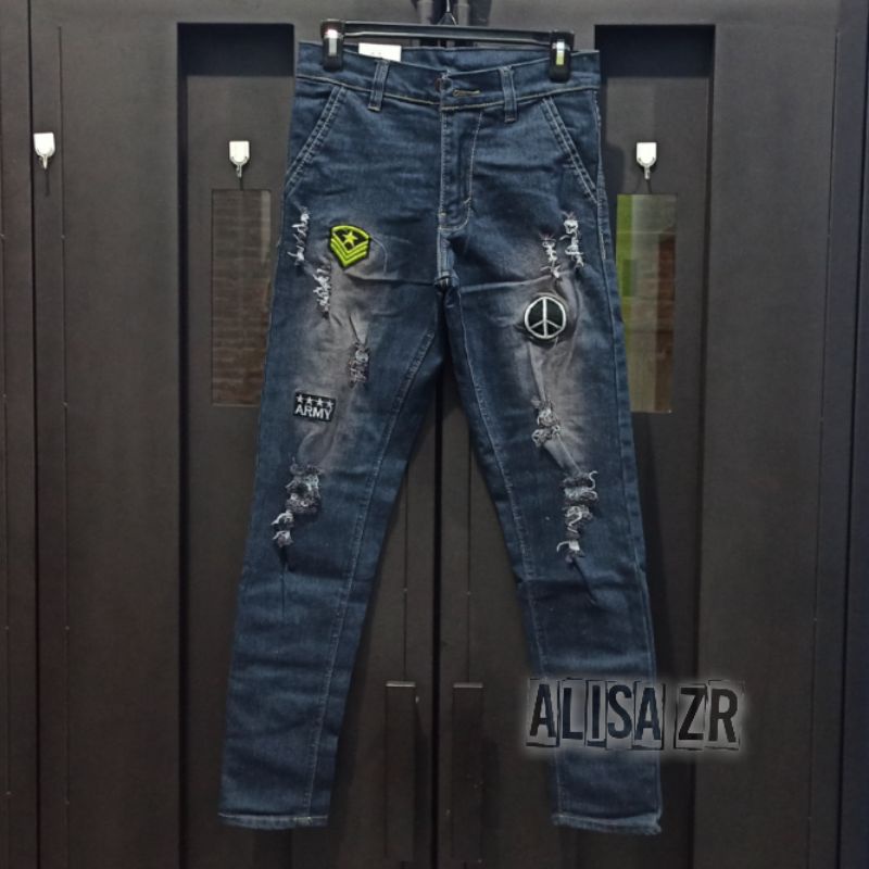 Celana Jeans Pria Sobek Emblem Ripped Cowok Celana Sobek Pria Slim Fit Celana Panjang Soft Jeans sobek emblem