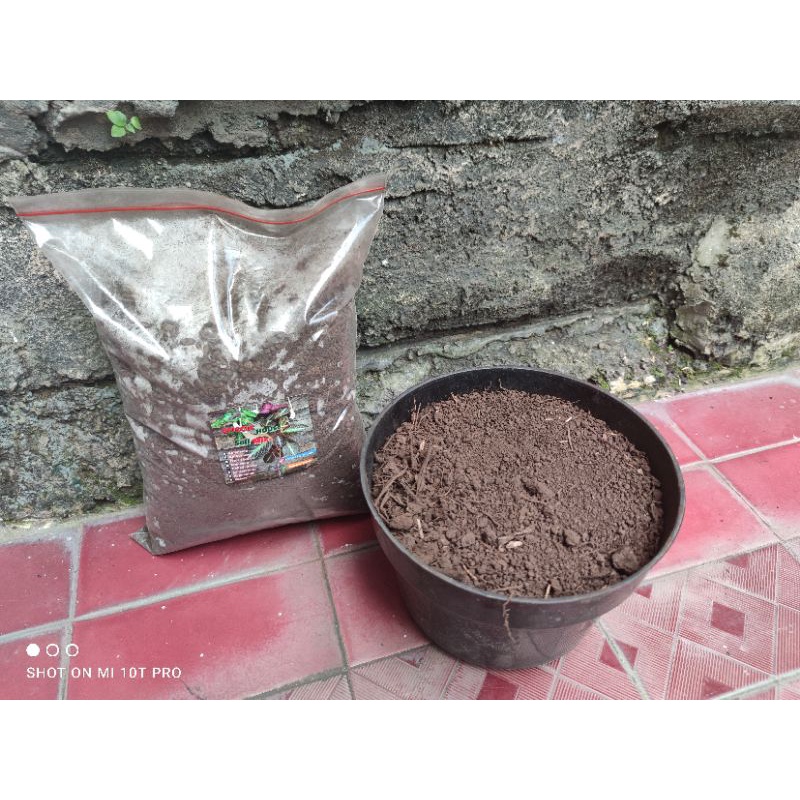 Tanah Hitam / Top Soil ( Premium)