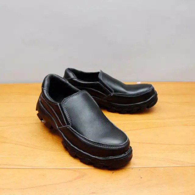 Sepatu safety pendek dinas model slip on bahan kulit asli