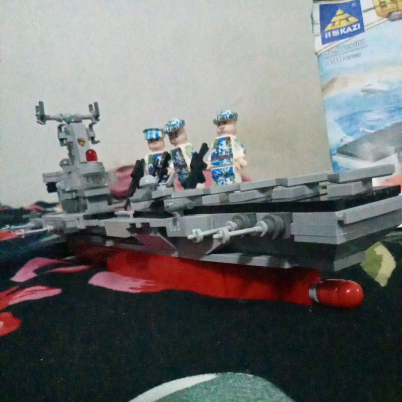 lego kapal induk seri militer merek KAZI