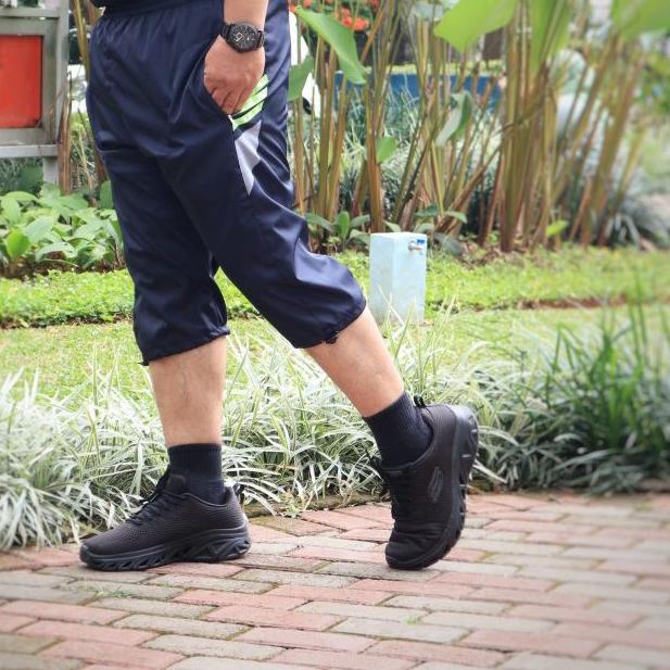 Celana Gowes Pria / Celana Training Pendek 3/4 / Celana Olahraga Pria Saku Sleting Ukuran L Parasut