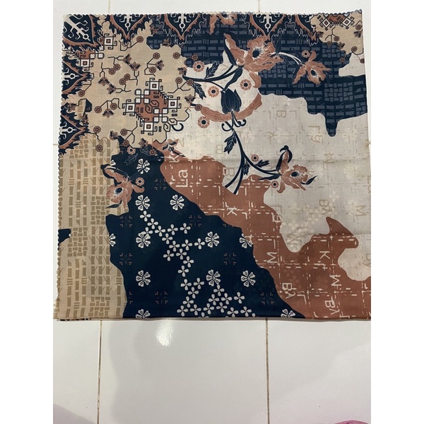 preloved scarf wearing klamby