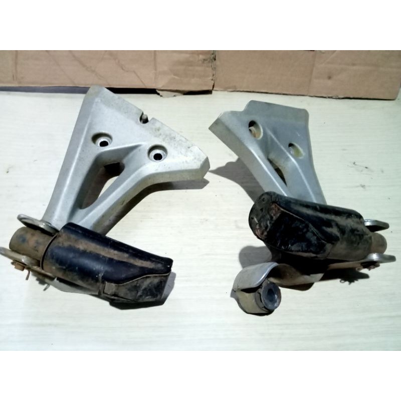 dudukan step belakang Revo fit original Revo FIT foot step belakang