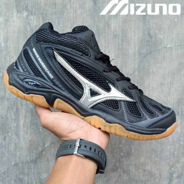 mizuno wave hurricane grey