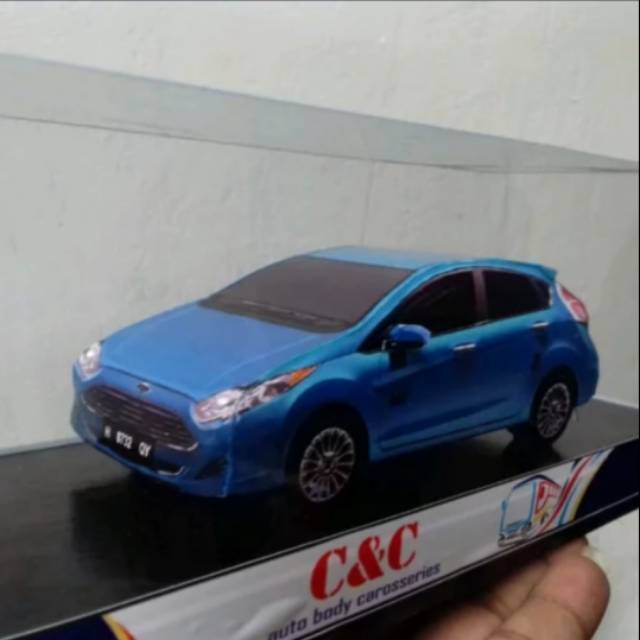 Papercraft miniatur ford fiesta