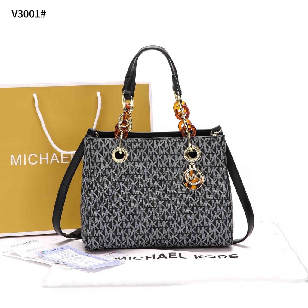 Shoulder Bag Gold Hardware V3001