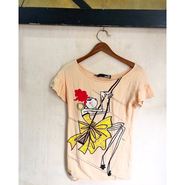 Preloved Kaos Love Moschino