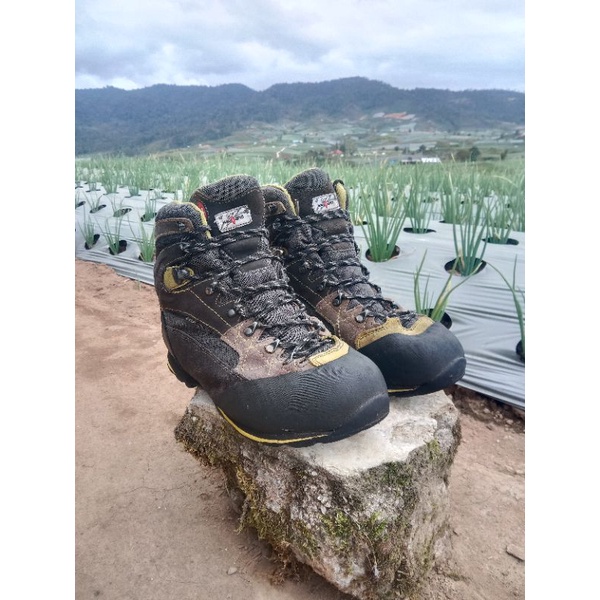 SEPATU GUNUNG KAYLAND RIVAL GORETEX