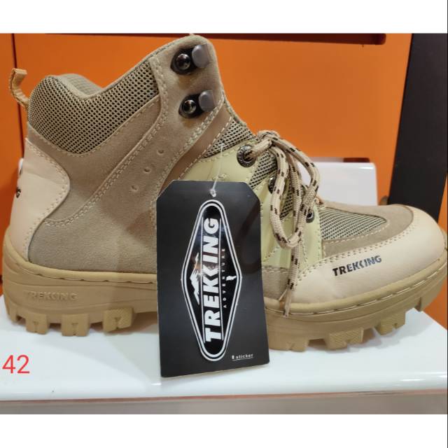 Sepatu Gunung TREKING